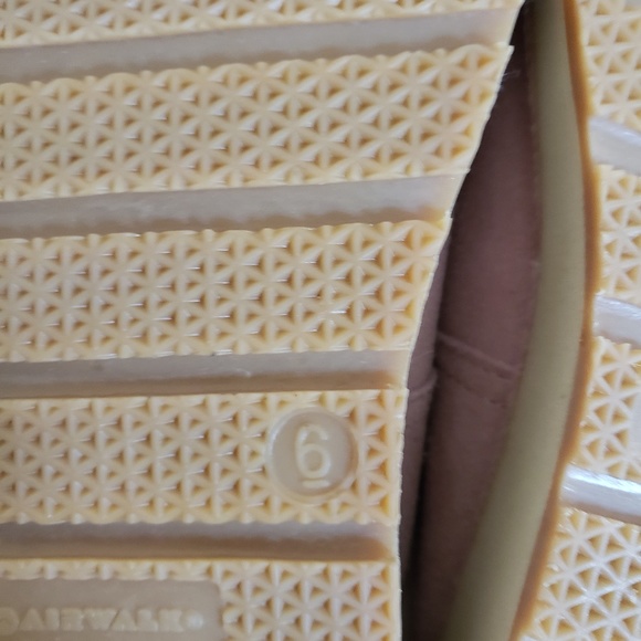 Airwalks Leather Slip on Size 6 - Picture 6 of 8